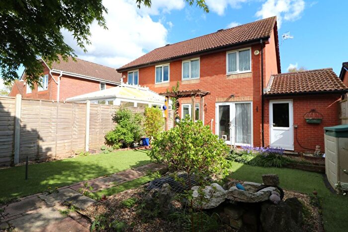 3 Bedroom Semi Detached House For Sale In Mallow Road, Hedge End, SO30