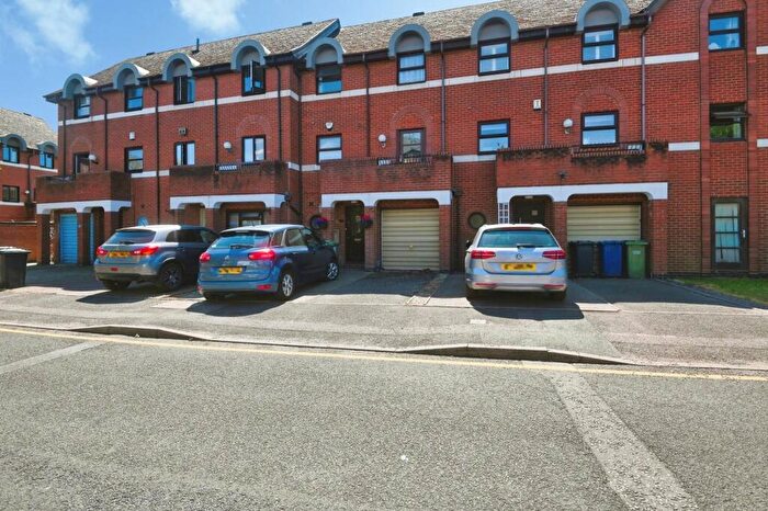 4 Bedroom Town House For Sale In Alexandra Mews, Tamworth, B79