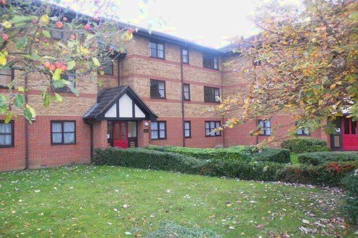 1 Bedroom Flat To Rent In Redwood Grove, Bedford, MK42