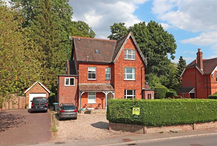 1 Bedroom Flat For Sale In Mid Street, South Nutfield, RH1