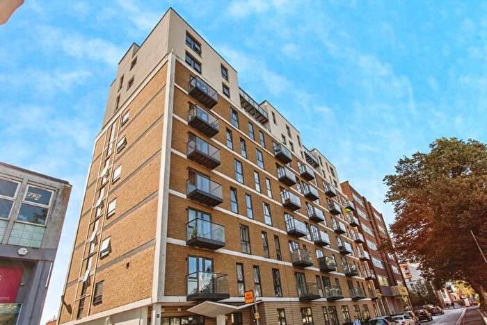 2 Bedroom Flat For Sale In The Avenue, Victoria Avenue, Southend-On-Sea, Essex, SS2