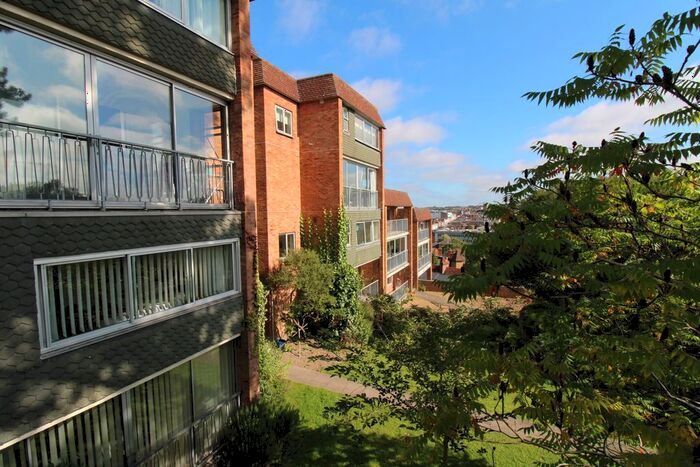 2 Bedroom Flat To Rent In The Mount, Guildford, Surrey, GU2