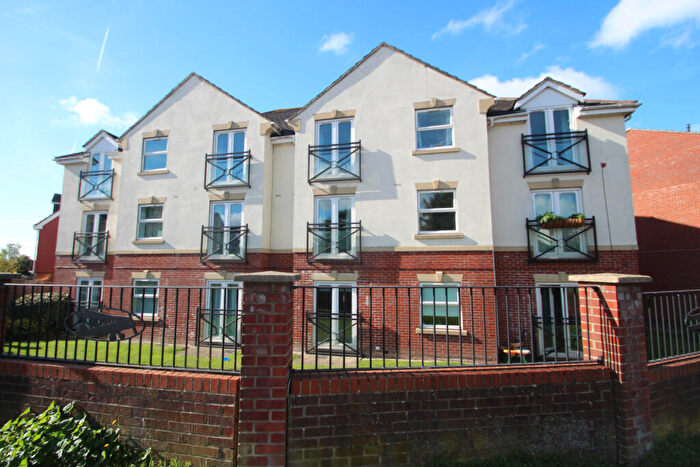 2 Bedroom Flat To Rent In Avro Court, Hamble, SO31