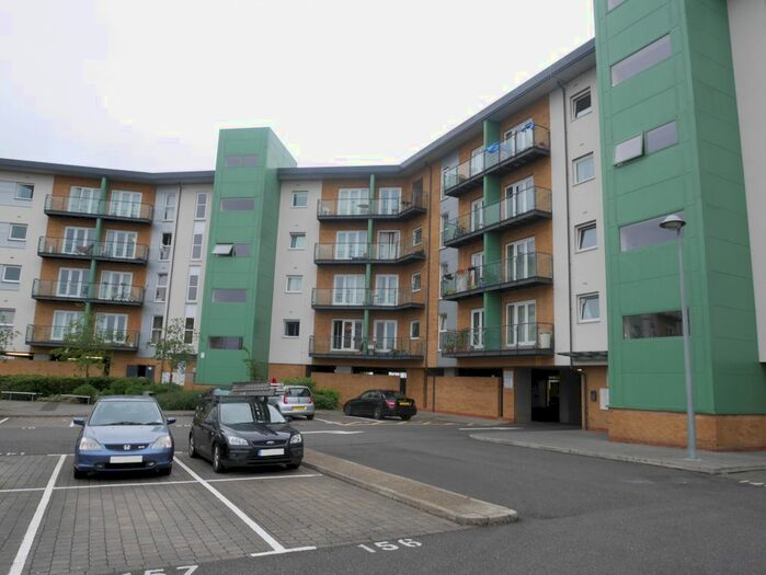 2 Bedroom Flat To Rent In Parkhouse Court, Hatfield, AL10