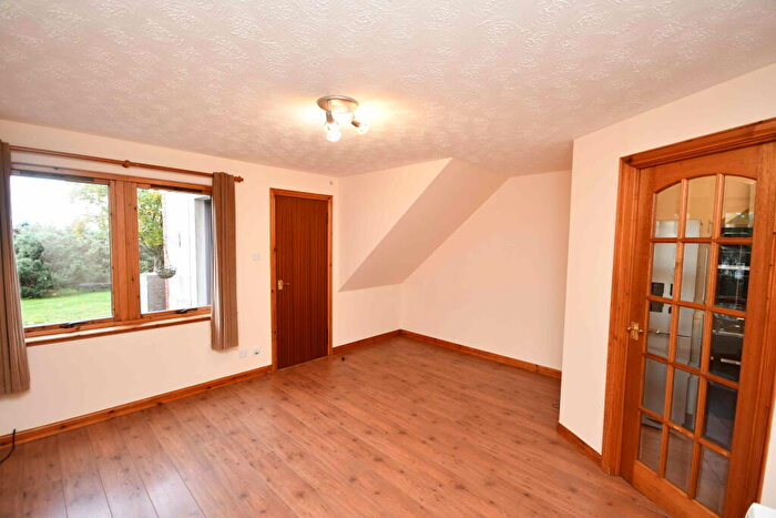 2 Bedroom Flat To Rent In Murray Terrace, Smithton, Inverness, IV2