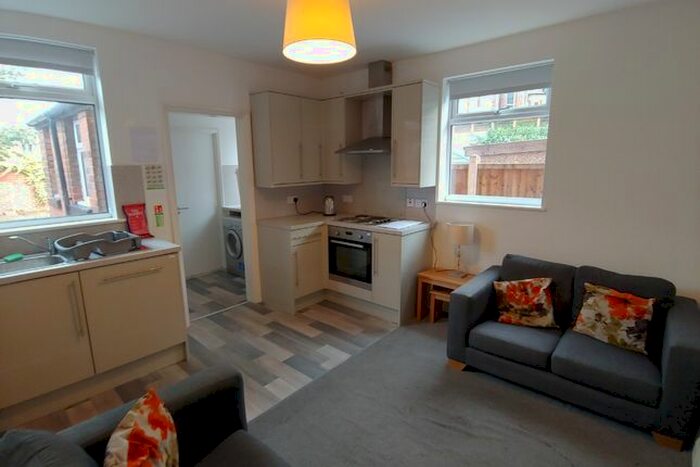 4 Bedroom Semi-Detached House To Rent In Dagmar Grove, Beeston, Nottingham, NG9