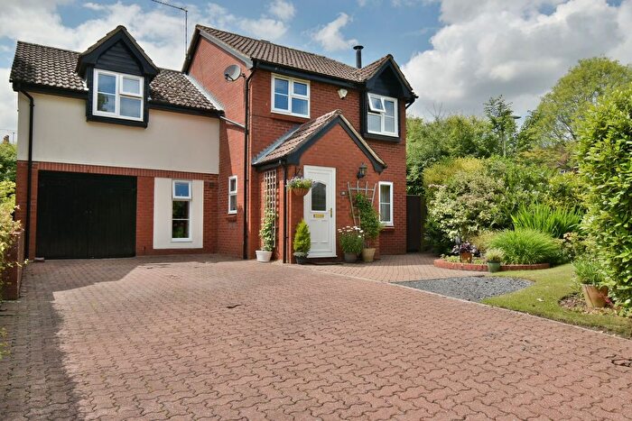 4 Bedroom Detached House For Sale In Meadow Close, Compton, Newbury, RG20