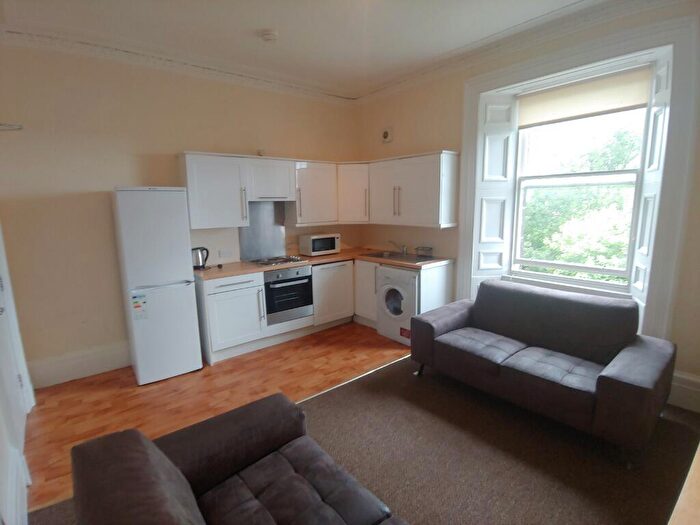 5 Bedroom Flat To Rent In Queen Street, Stirling Town, Stirling, FK8