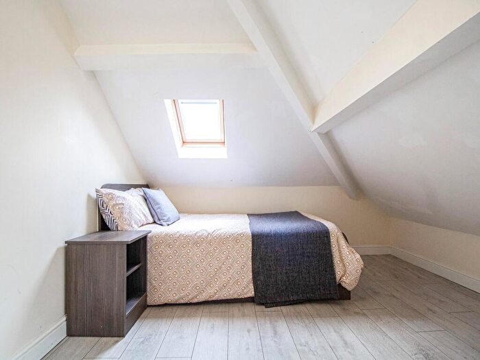 3 Bedroom Apartment To Rent In Apt, Clarendon Road #, LS2