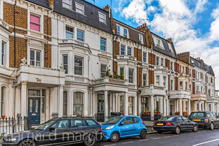 2 Bedroom Flat To Rent In Sinclair Gardens, London, W14