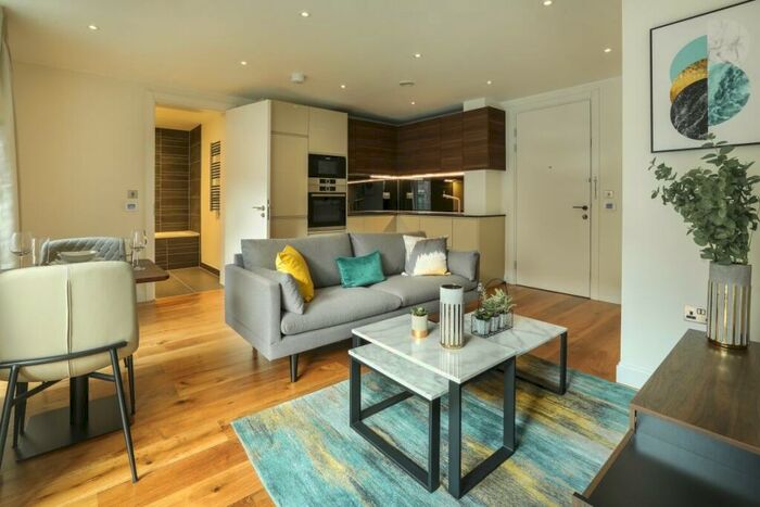 Flat To Rent In Copper Works Wharf Sugar House Island, E15