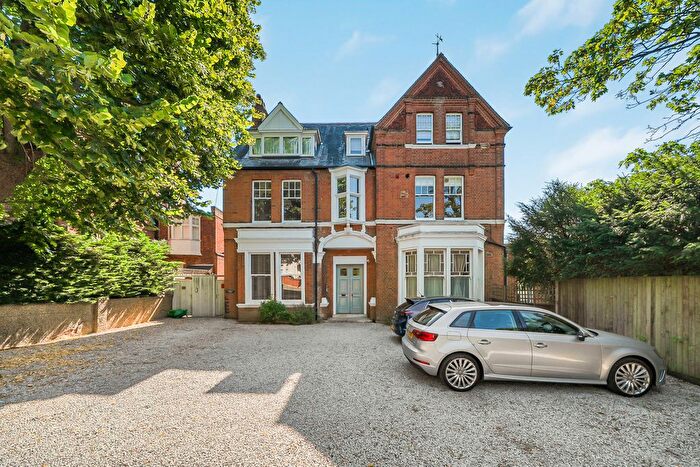 2 Bedroom Flat For Sale In Park Hill, London, W5