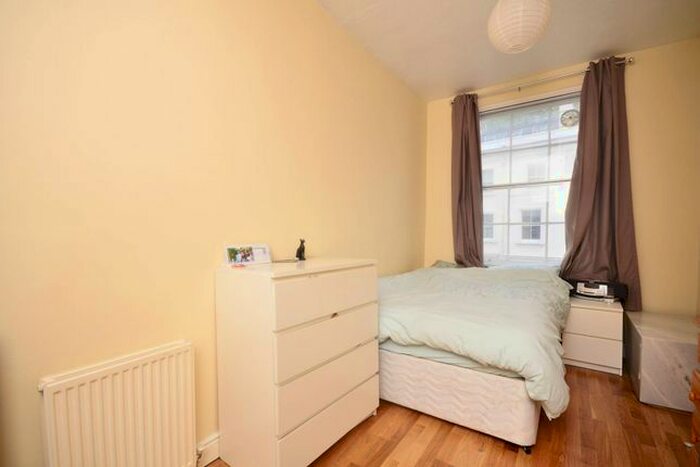 1 Bedroom Flat To Rent In Gloucester Terrace, Bayswater, London, W2