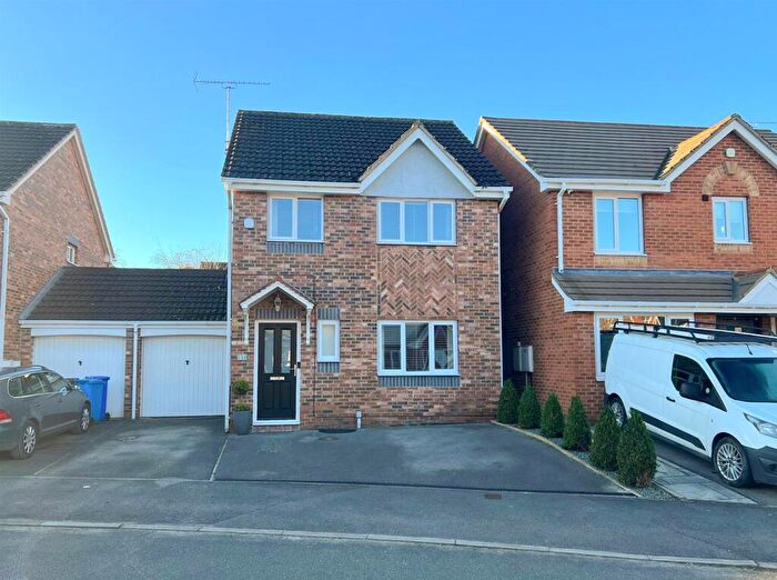 3 Bedroom Detached House For Sale In Chambers Grove, Sheffield, S35