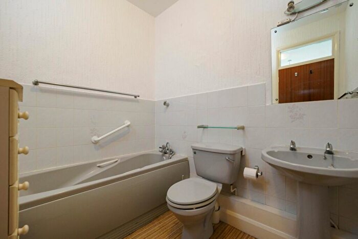 2 Bedroom Apartment For Sale In The Durlocks, Folkestone, CT19