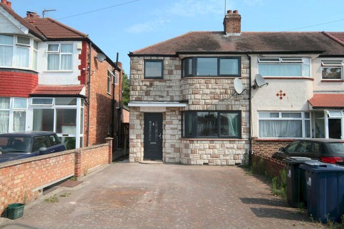 3 Bedroom Semi-Detached House To Rent In Woodhouse Avenue, Perivale, Greenford, UB6
