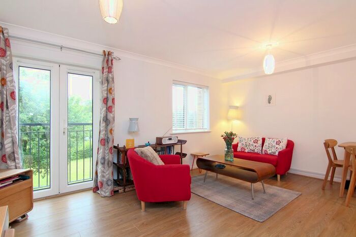 1 Bedroom Flat To Rent In Varsity Drive, Twickenham, TW1