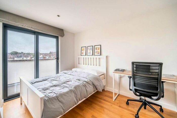 2 Bedroom Flat To Rent In Totterdown Street, Tooting, London, SW17