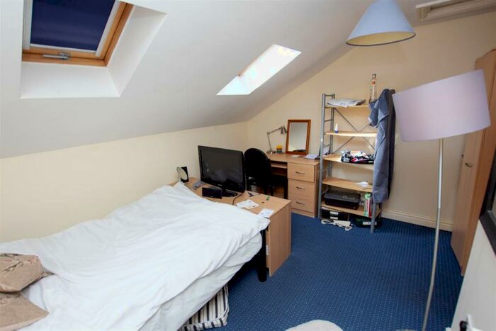 5 Bedroom House To Rent In Heeley Road, Birmingham, B29