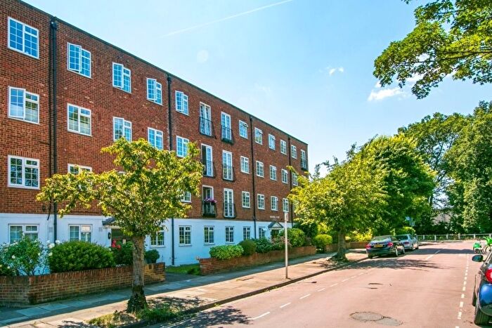 2 Bedroom Flat To Rent In Blenheim Court, Stanmore Road, Richmond, Surrey, TW9