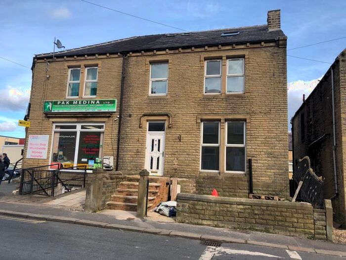 4 Bedroom Terraced House To Rent In Halifax Old Road, Huddersfield, HD2