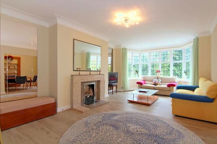 3 Bedroom Flat To Rent In Portsmouth Road, London SW15