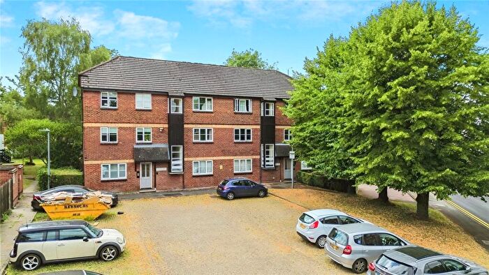 1 Bedroom Apartment For Sale In Muirfield Close, Reading, Berkshire, RG1