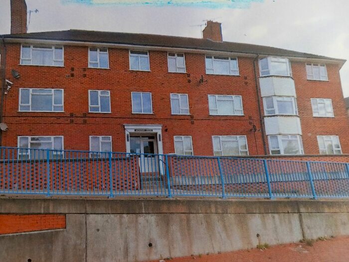 2 Bedroom Flat To Rent In Flat, Broadway Court, Meir, ST3