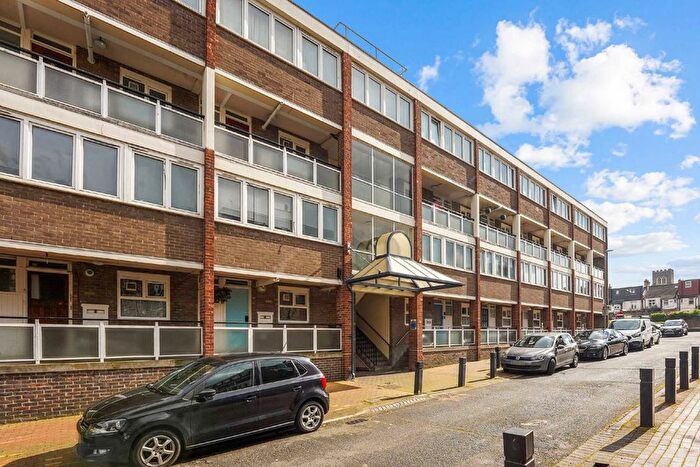2 Bedroom Flat For Sale In Barringer Square, Tooting, SW17