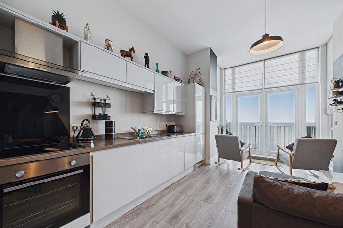 2 Bedroom Flat For Sale In Capstone Crescent, Ilfracombe, Devon, EX34