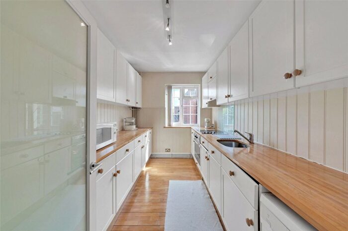 2 Bedroom Flat For Sale In Fitzjohns House, Fitzjohns Avenue, Hampstead, London, NW3