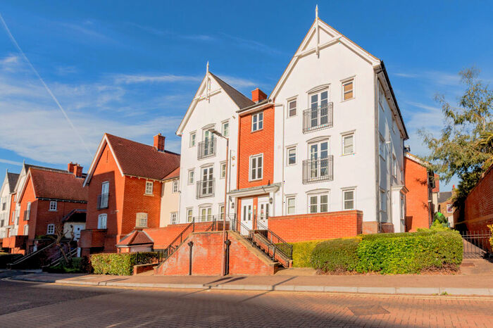 2 Bedroom Flat To Rent In Chatham Way, Brentwood, CM14