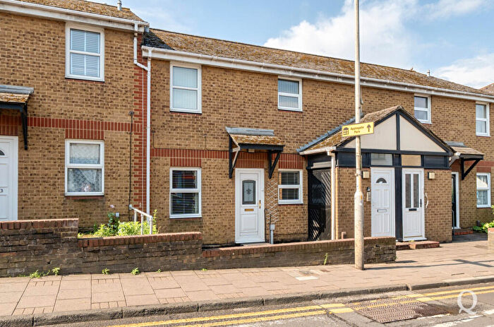 2 Bedroom Apartment For Sale In Cloisters, West Street, Sittingbourne, ME10