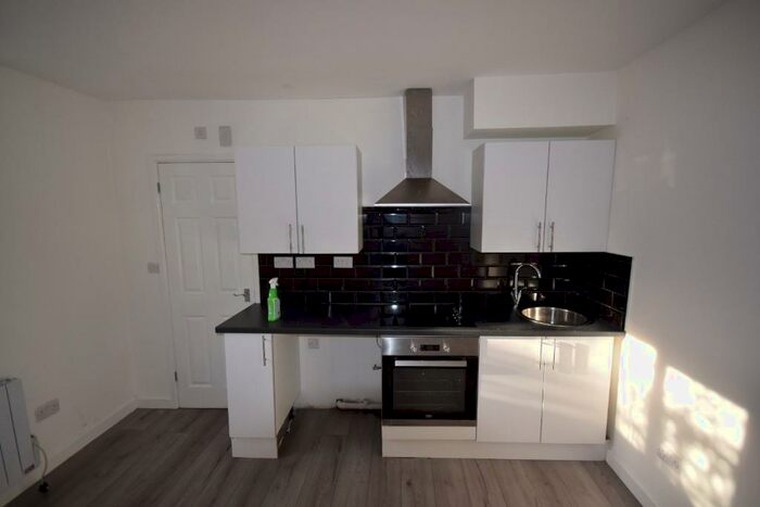 Studio To Rent In Chestnut Road, Southampton, Hampshire, SO16