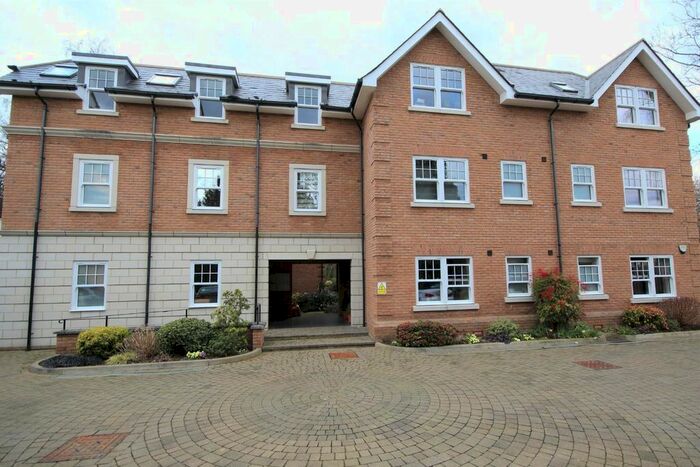 3 Bedroom Flat To Rent In Birchwood Court, Birchwood Drive, West Byfleet, KT14