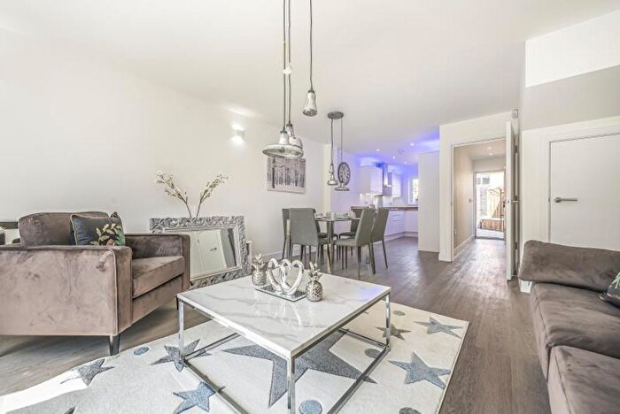 4 Bedroom Semi-Detached House To Rent In Harrys Court, Bristol, BS4