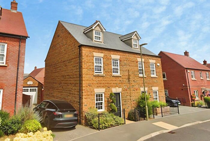 4 Bedroom Semi-Detached House To Rent In Banbury, Oxfordshire, OX16