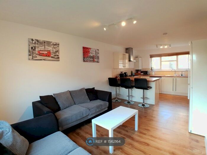 2 Bedroom Flat To Rent In Pitfield Street, London, N1