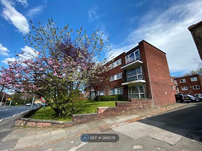 2 Bedroom Flat To Rent In Lovell Court, Manchester, M8