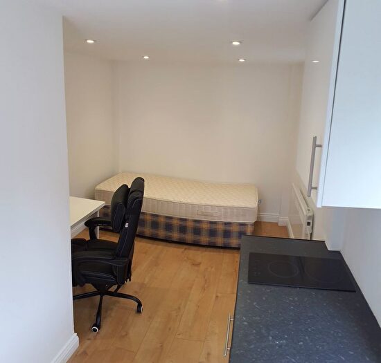 3 Bedroom Semi-Detached House To Rent In Brentfield Gardens, London, NW2