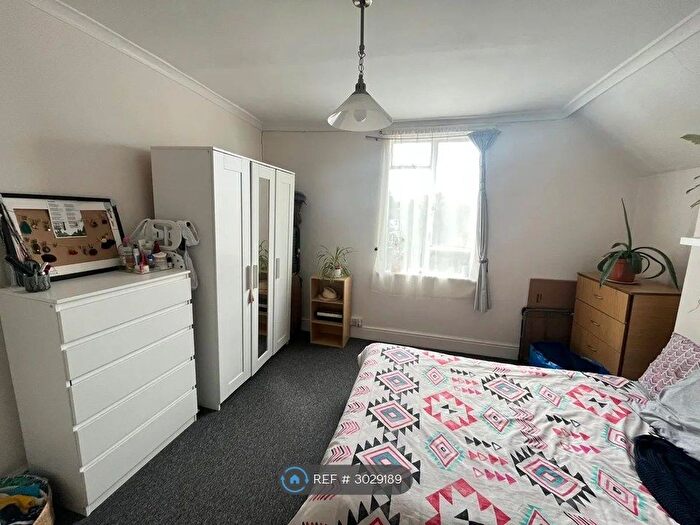 1 Bedroom Flat To Rent In Robinson Road, London, SW17
