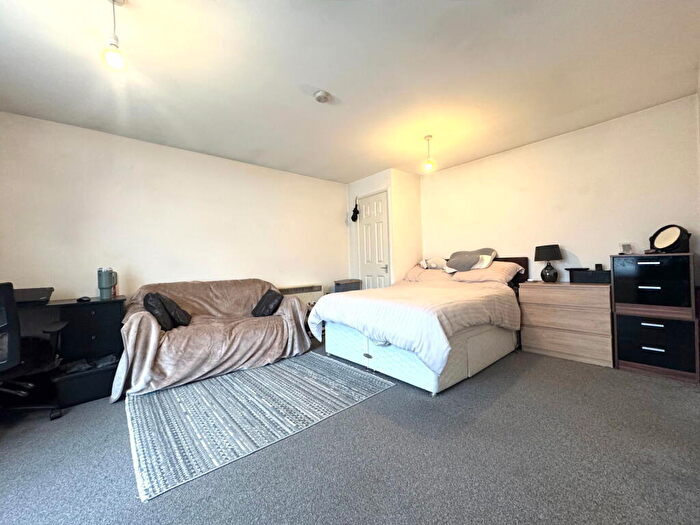 Studio To Rent In Crayford High Street, Crayford, Dartford, DA1
