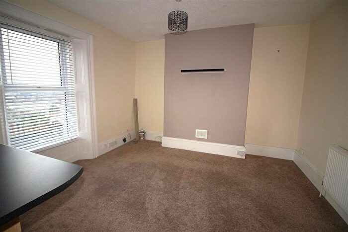 3 Bedroom Flat To Rent In Rear Hyde Park Road, Plymouth, PL3