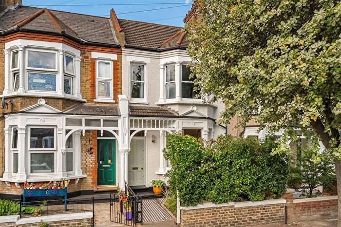 3 Bedroom Terraced House For Sale In Swallowfield Road, Charlton, SE7