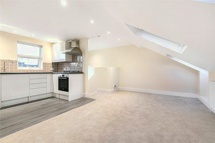 2 Bedroom Flat To Rent In Goldsboro Road, London, SW8