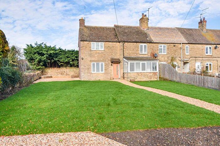 3 Bedroom Terraced House For Sale In Stamford Road, Stamford, PE9