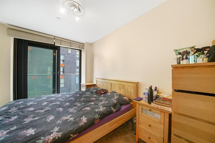 1 Bedroom Apartment To Rent In Millharbour, Canary Wharf, E14
