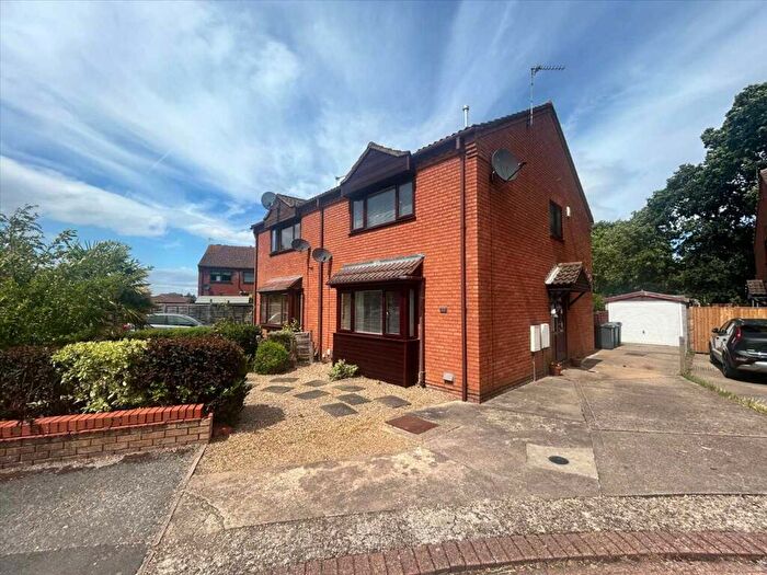3 Bedroom Semi-Detached House For Sale In Harvey Close, Nottingham, NG11