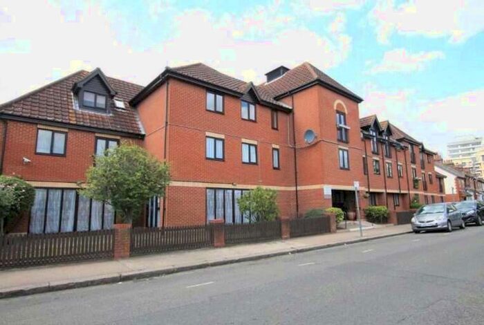 1 Bedroom Flat To Rent In Golding Court, Riverdene Road, Ilford, IG1