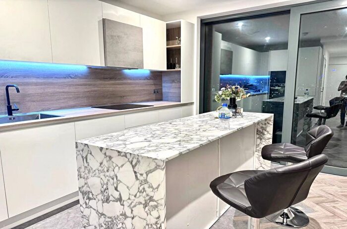 2 Bedroom Flat To Rent In Skyline Apartments, Makers Yard, London, E3